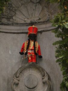 Manneken Pis als Hongaarse huzaar